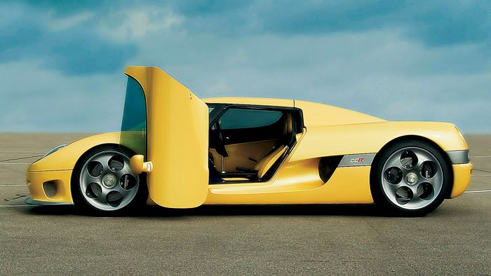 Pintu Dihedral Synchro-Helix pada Koenigsegg CCR.