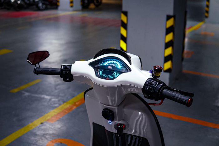 Kokpit mendapat penggantian panel speedometer