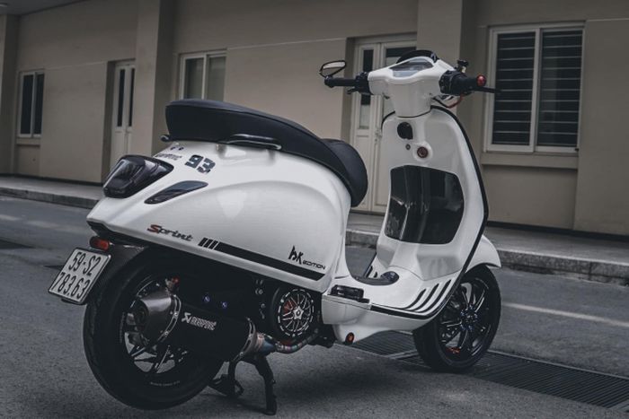 Sektor mesin mendapat exhaust system Akrapovic