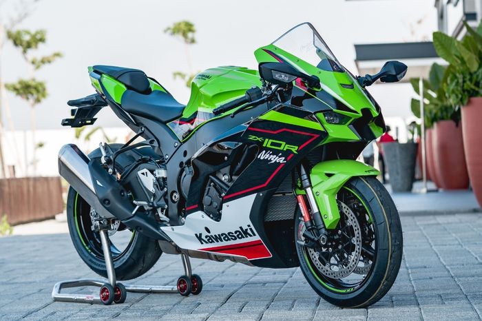 Perwujudan asli Kawasaki ZX-10R 2021 memang begitu sporty dan banyak fitur baru