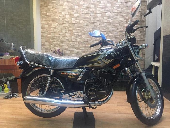 Nampak samping Yamaha RX-King SE 20th Anniversary Gold Edition