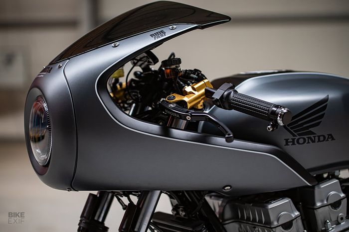 Fairing menggunakan milik BMW R nineT Racer