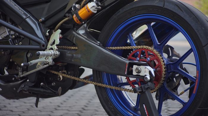 Lengan ayun RD Racing terpasang di sasis New V-Ixion Lightning, panjangnya ditambah 10 cm 