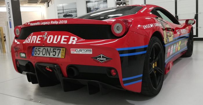 Decal bertema Pac-Man mengiasi bodi Ferrari 458 Speciale