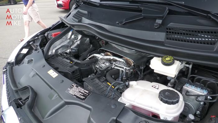 Mesin V8 4.000 cc twin-turbo bersembunyi dibalik Mercedes-Benz V-Class