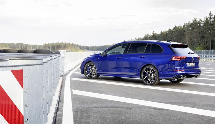 VW Golf R Estate Mk8