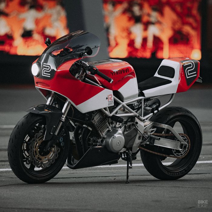 Kaki-kakinya diganti dengan milik Yamaha YZF750SP