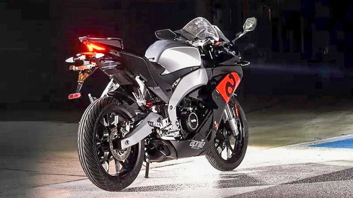 Tampilan belakang Aprilia GPR250R yang akan menjadi pesaing Kawasaki Ninja 250SL