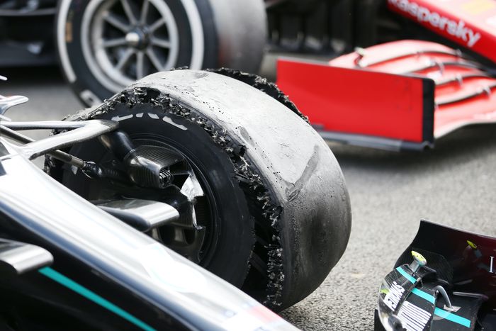 Lewis Hamilton menang F1 Inggris 2020 dengan ban pecah