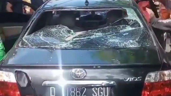 Kondisi kaca belakang Toyota Vios yang pecah