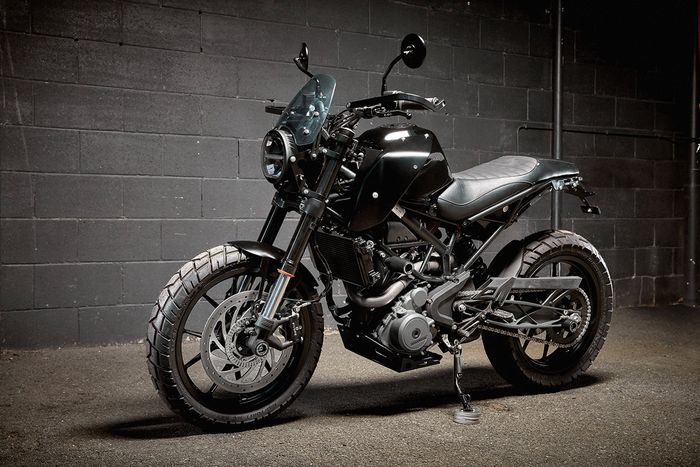 Kaki-kakinya masih cukup standar