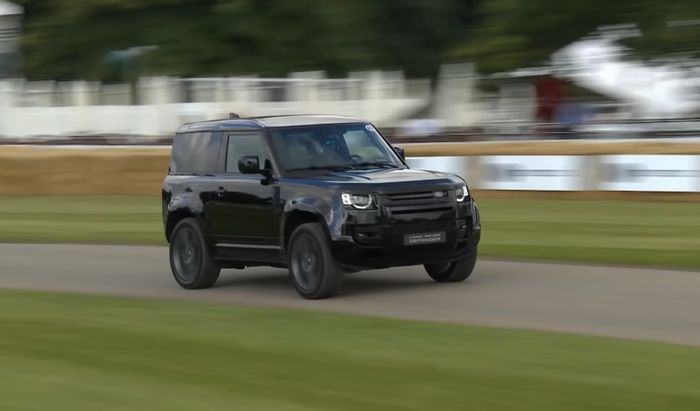 Land Rover Defender V8 di ajang Goodwood Festival of Speed.