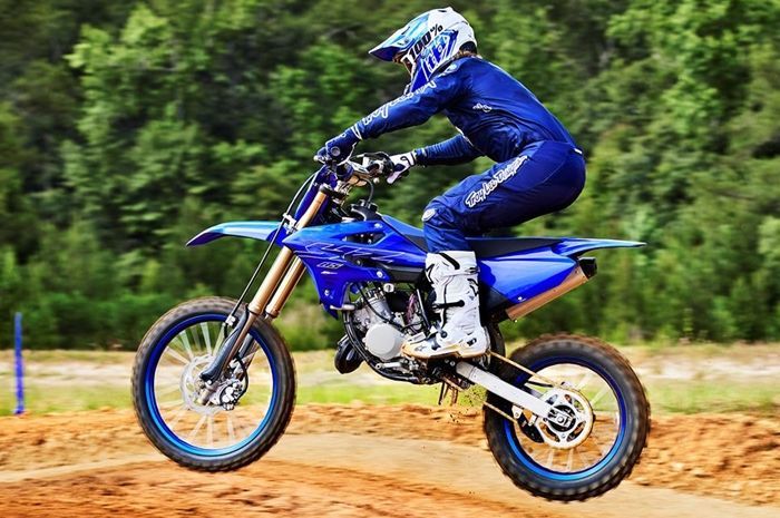 Yamaha YZ85 tersedia varian pelek dan ban lebih besar  