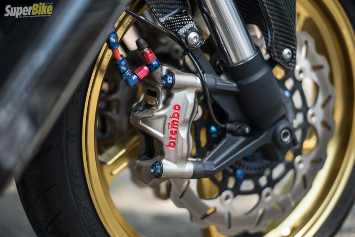 Kaliper depan Honda X-ADV menggunakan Brembo GP4RX lengkap dengan PSS quick release