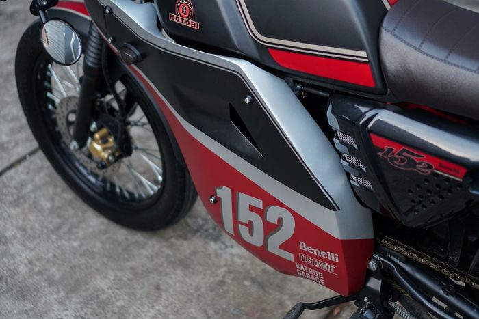 Fairing buat Motobi 152 terdiri dari tiga bagian; depan, kanan dan kiri