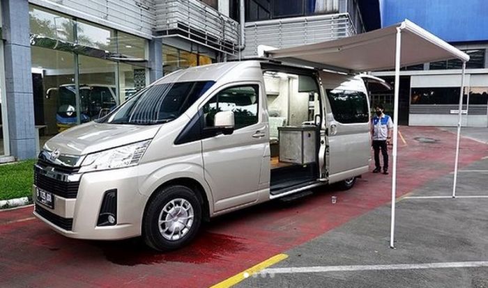 Toyota HiAce Premio diubah jadi campervan nyaman untuk berpetualang bareng keluarga
