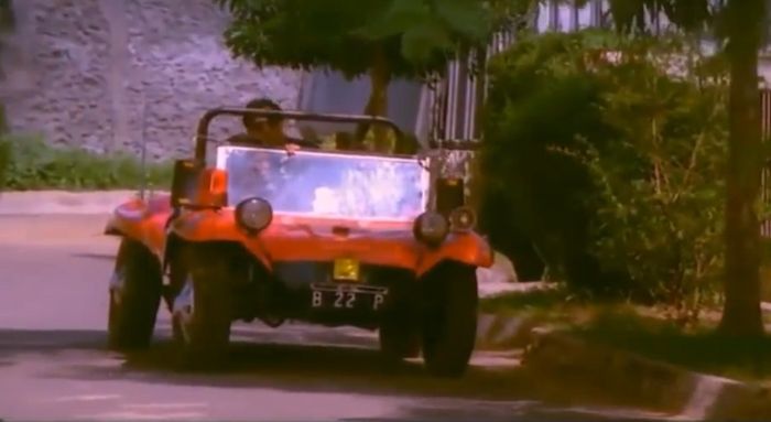 Meyers Manx dune buggy di film Warkop DKI Maju Kena Mundur Kena