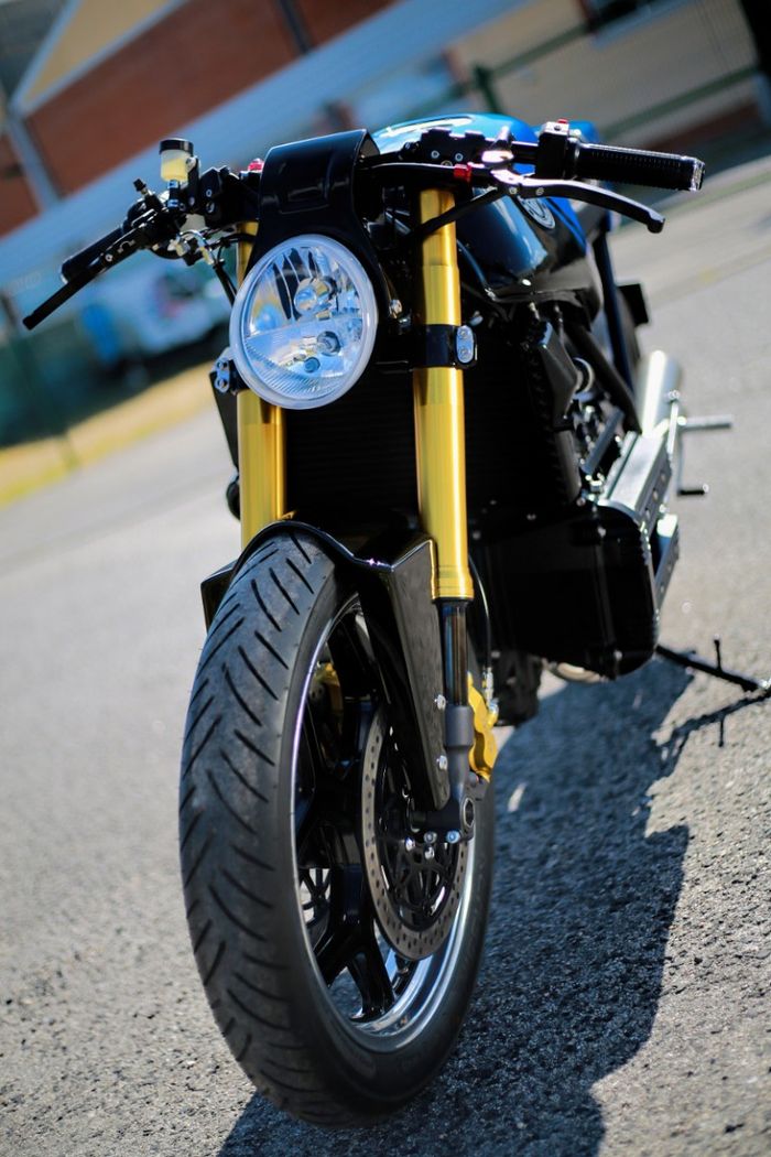 Tampilan depannya kekar dan menarik