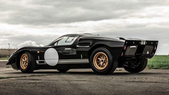 Everrati-Superformance Ford GT40 listrik.