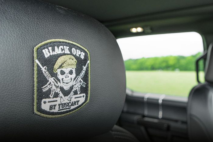 Kemasan kabin modifikasi Ford F-150 Black Ops