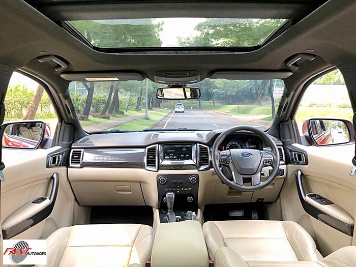 interior Ford Everest Titanium 2.2 4x2 2015
