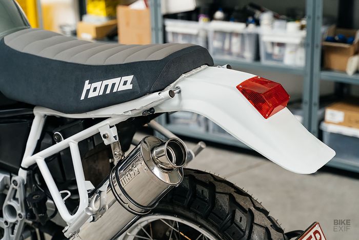 Subframe dipangkas dan diberi jok dan sepatbor baru 