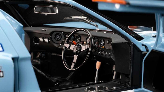Miniatur Ford GT40 Le Mans bikinan Amalgam Collection