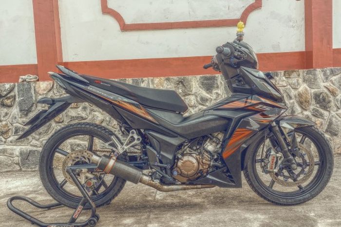 Modifikasi Honda Supra GTR 150 yang menawan