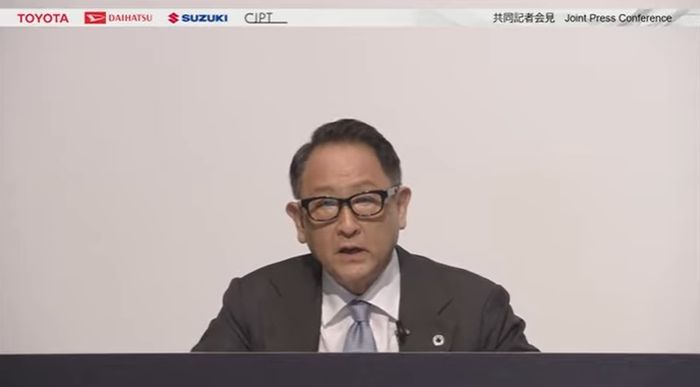 Presiden Toyota, Akio Toyoda pada konferensi pers bergabungnya Daihatsu dan Suzuki ke CJP