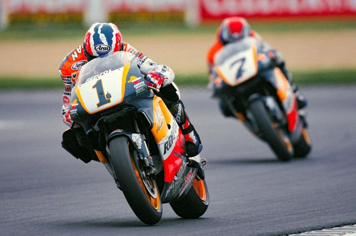 Mick Doohan sebut kalau motor GP500 tanpa elektronik seperti traction control layaknya di motor MotoGP saat ini