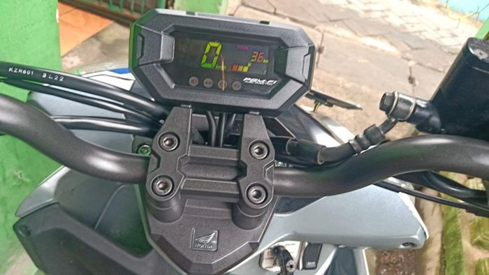 Setang dan spidometer Honda BeAT Street terpasang di Vario 125