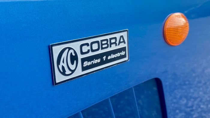 Ilustrasi plakat AC Cobra Series 1 Electric