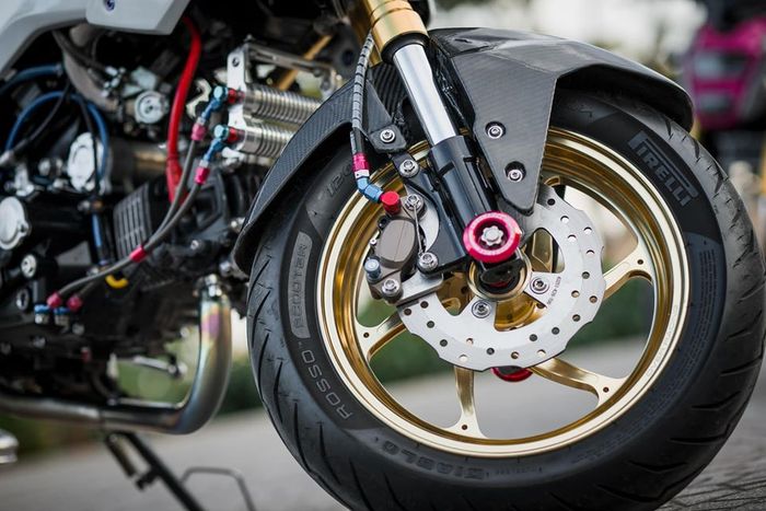 Kaki-kakinya mendapat pelek dan pengereman baru