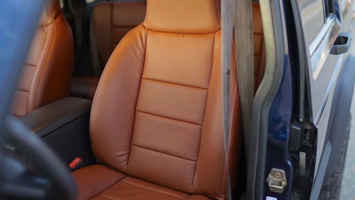 Tampilan kabin restorasi Jeep Cherokee XJ garapan Davis AutoSports 