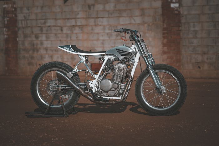 Honda XR600 flat tracker  yang super keren