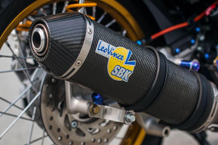 Mesinnya kini disemati exhaust system LeoVince SBK Carbon