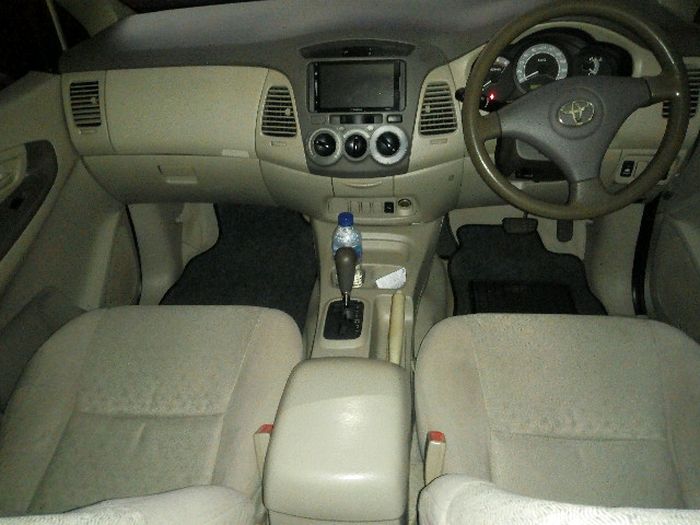 Interior Toyota Kijang Innova diesel tipe G 2010 yang akan dilelang JBA