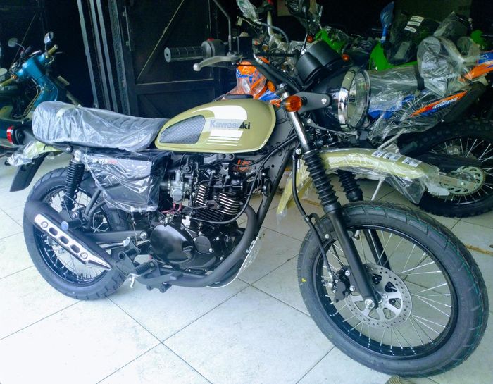 Kawasaki W175TR SE di dealer Kawasaki Kalimalang, Bekasi, Jawa Barat.