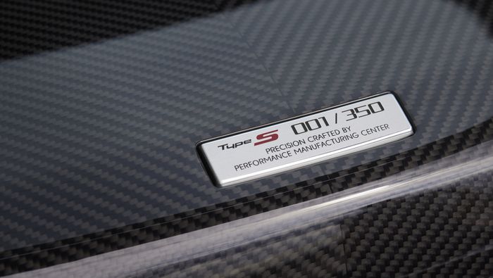 Plakat NSX Type S nomor 001 dari 350 unit.