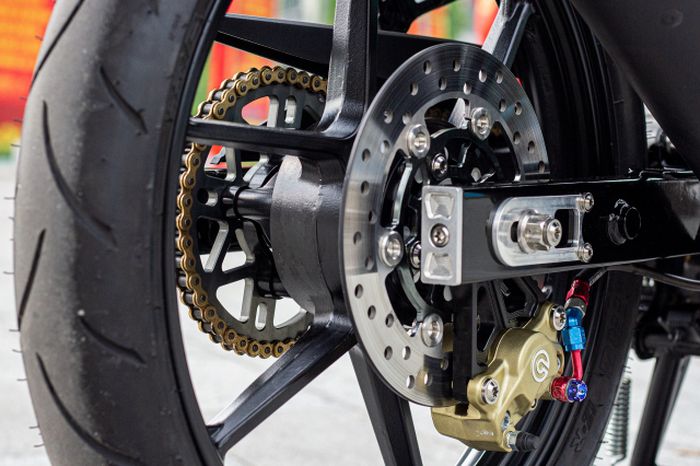 Tampilan kaki belakangnya