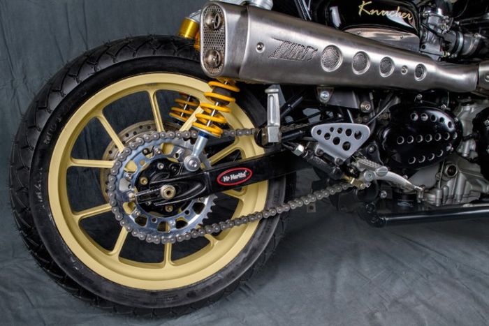 Shock belakang pakai Ohlins dan peleknya dari Marchesini