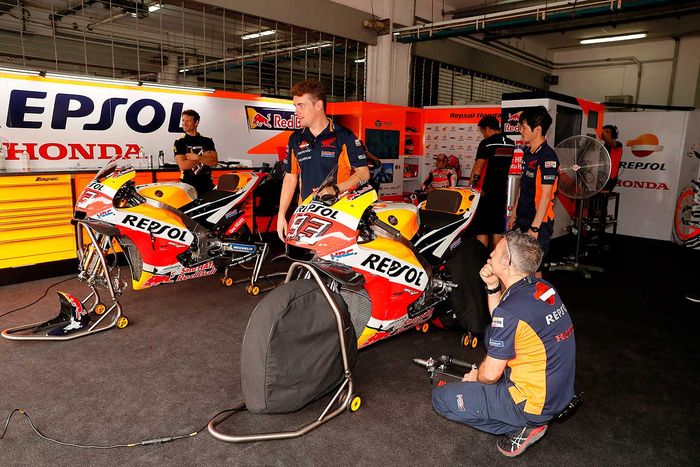 Deretan motor MotoGP tim Repsol Honda