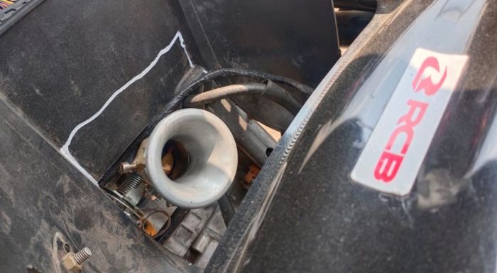 Throttle body 4S1M 34 mm posisinya menembus area bagasi NMAX