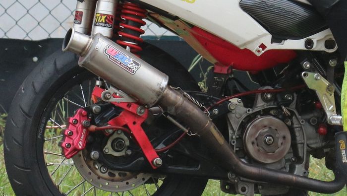 Yamaha NMAX ini andalkan knalpot WRC full system dari stainless steel