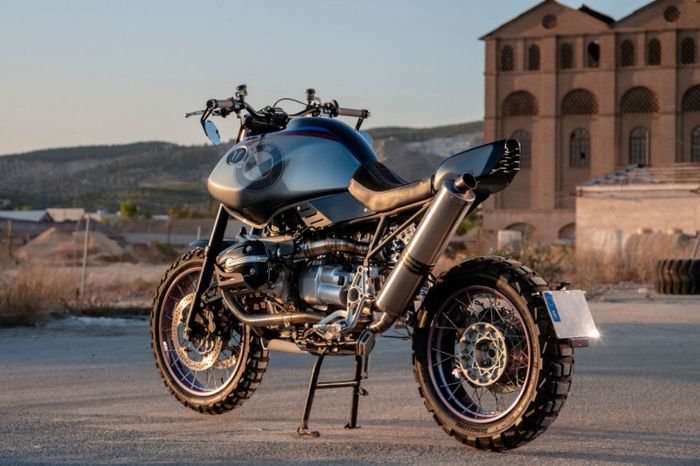 BMW R1150GS Adventure bergaya street tracker futuristik yang sangar