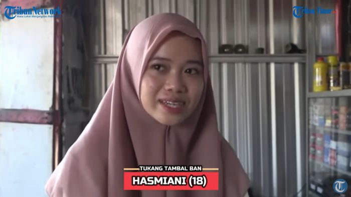 sosok Hasmiani (18), tukang tambal ban.