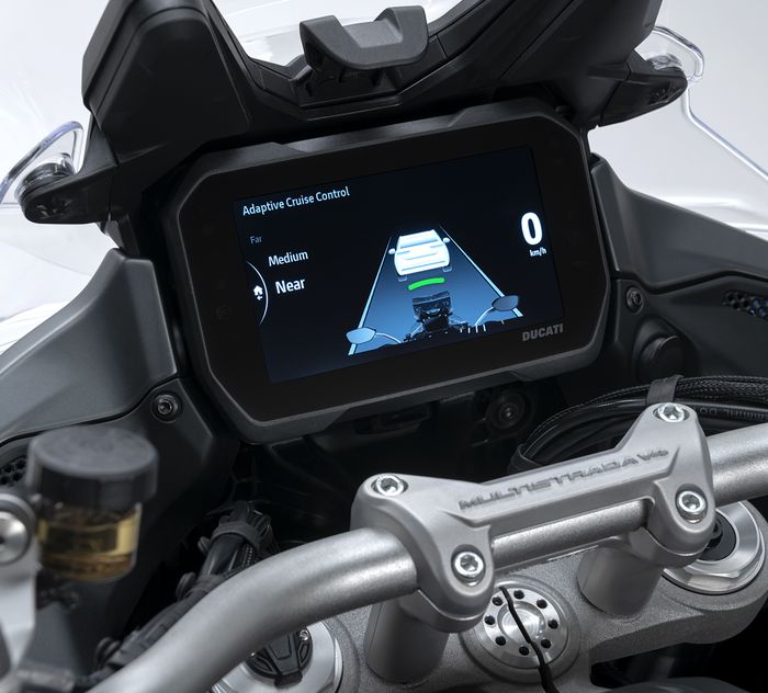 Adaptive Cruise Control jadi salah satu fitur teranyar pada Ducati Multistrada New V4