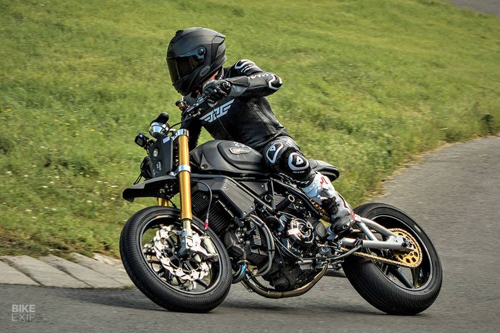 Ducati Scrambler 1100 ini saat beraksi