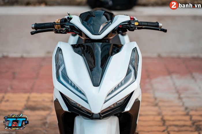 Master rem dan tuas rem belakang diganti dengan produk Brembo dan CRG