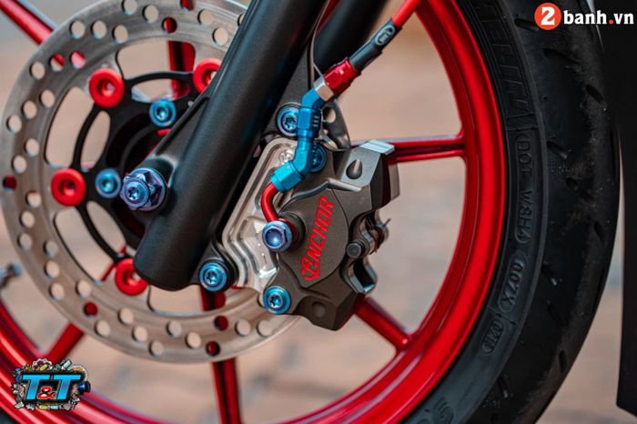 Pelek diganti dengan RCB dan pengeremannya diupgrade pakai kaliper Anchor